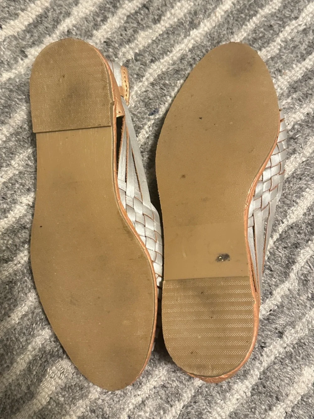 Tortuga Women’s Tan and Silver Woven Leather Huarache Flats Slip Ons - Picture 3 of 7